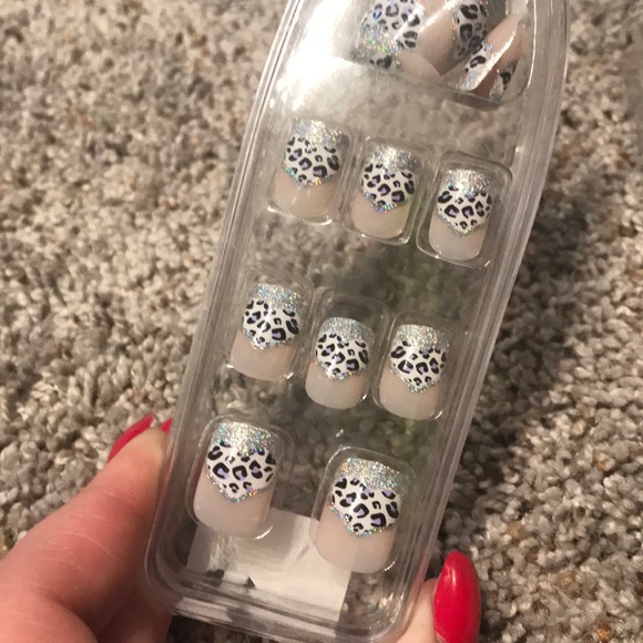 False nail bundle - Picture 2 of 5